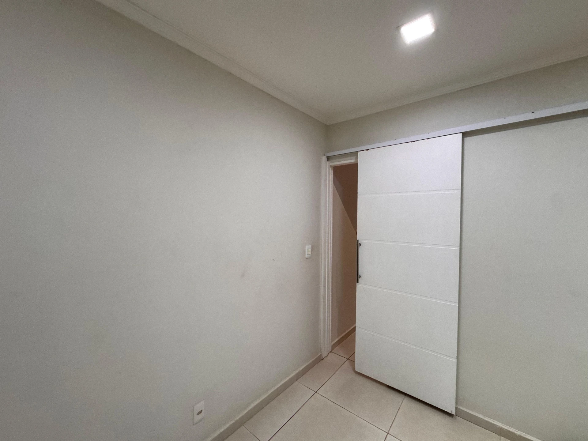 Furnished condo house with 3 bedrooms and laundry setup — photo 53
