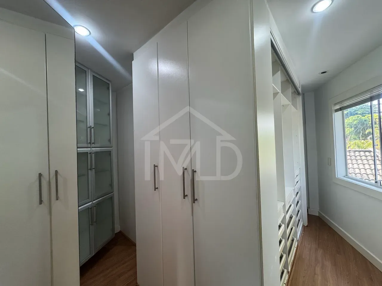 Furnished house with 4 en-suite bedrooms and open kitchen — photo 12