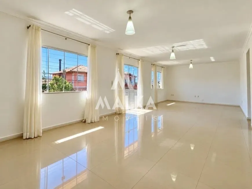 5-bedroom house with a bathtub in Florianópolis