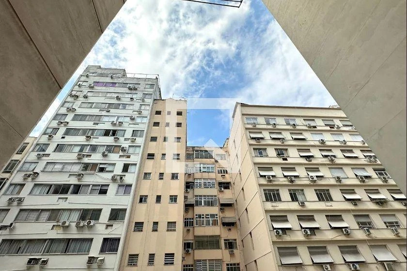 Apartamento de 2 quartos com piso de madeira ou laminado — photo 15