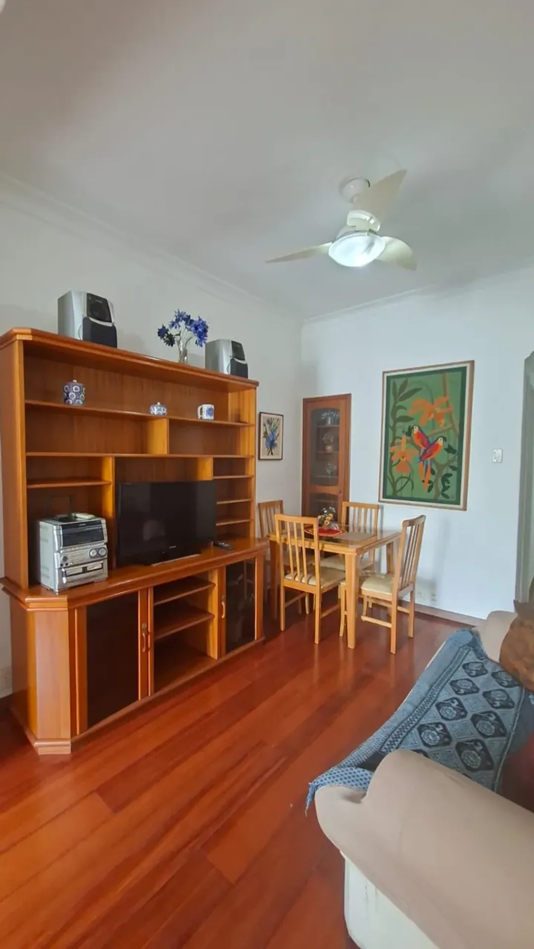 One-bedroom apartment with wood or laminate floors — photo 9