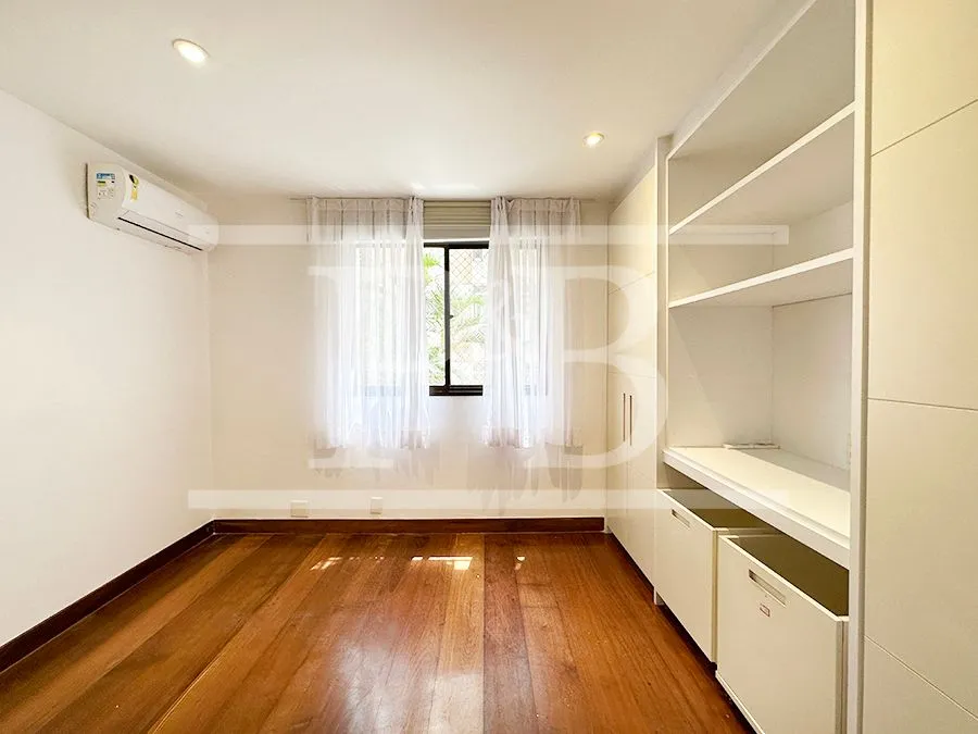 3-bedroom apartment with 230 m² and glassed-in balcony — photo 20