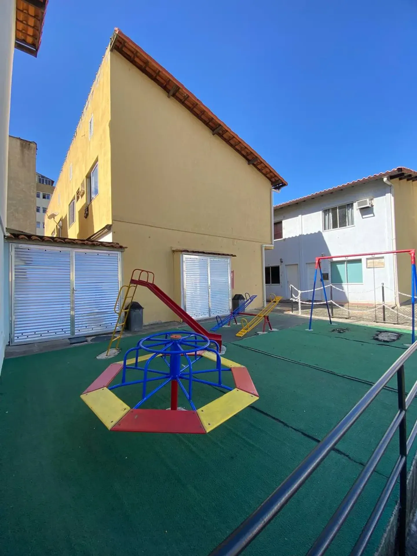 Casa duplex com varanda, 2 quartos e 2 banheiros — photo 37