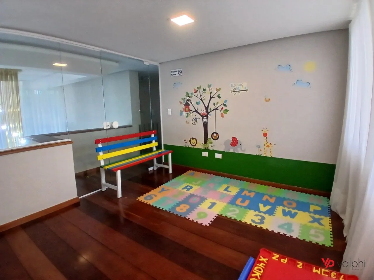 4-bedroom apartment with a walk-in closet in Curitiba — photo 37