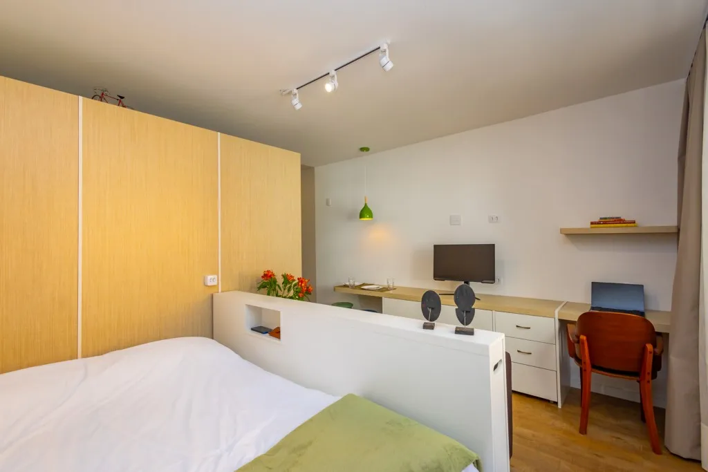 Furnished 31 m² studio with open-plan kitchen — photo 11