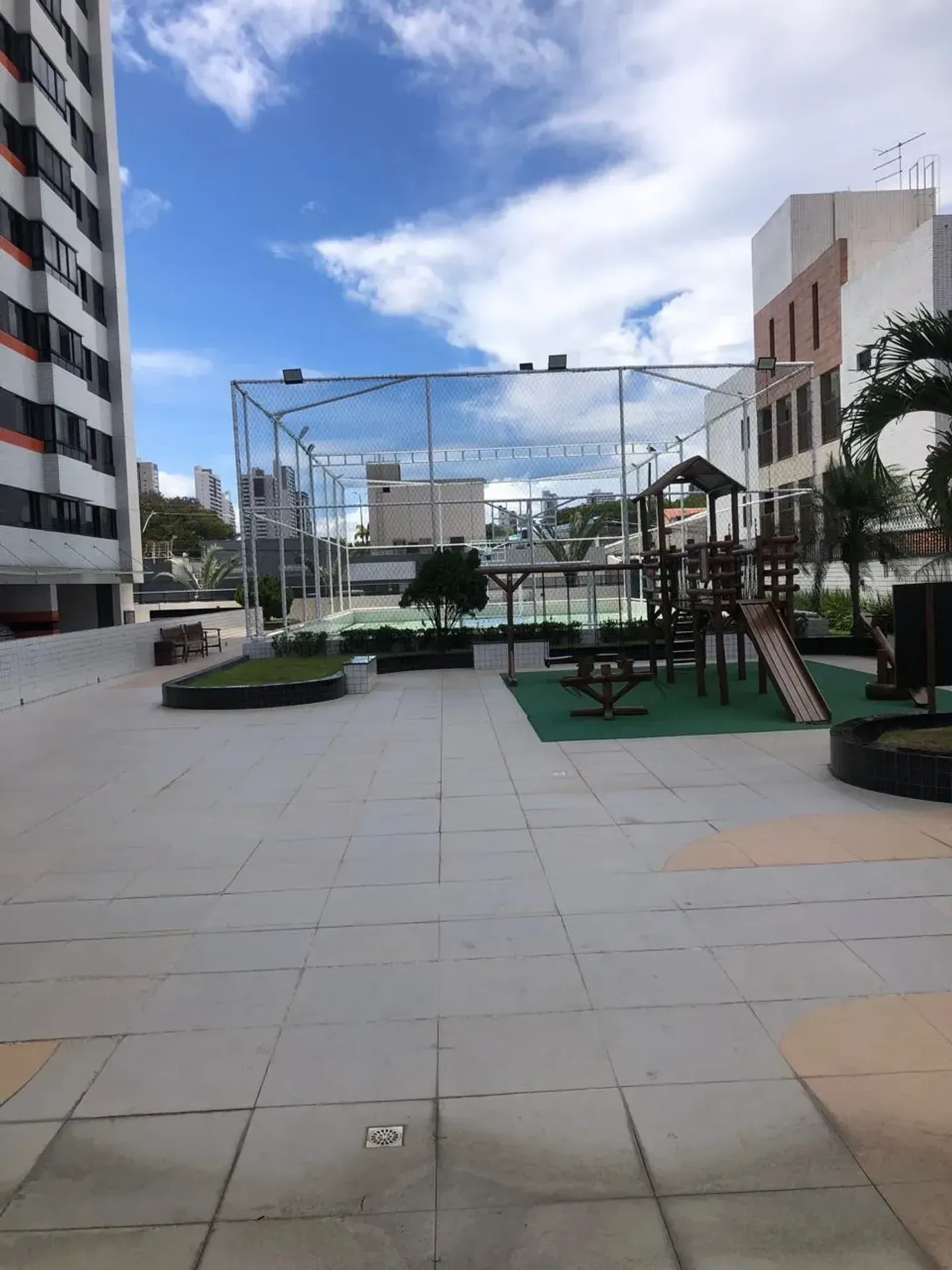 Furnished 130 m² apartment with 3 bedrooms and 2 parking — photo 9