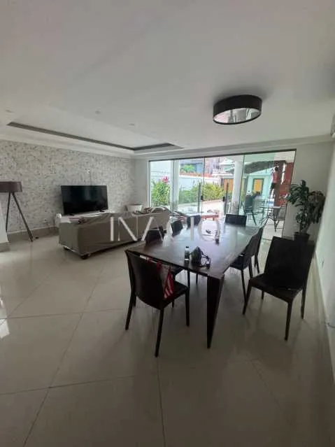 Jacuzzi y 5 dormitorios: casa de 300 m² — photo 7