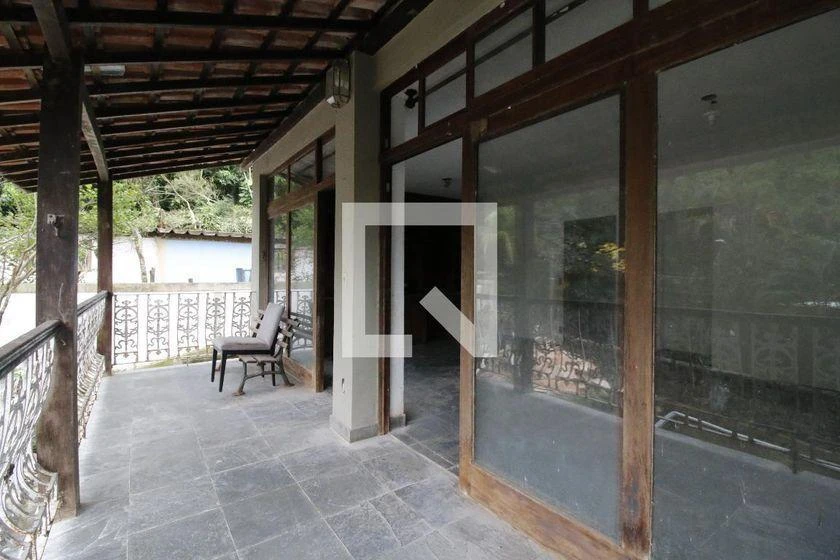 Casa de 500 m² com banheira e janelas do piso ao teto — photo 41