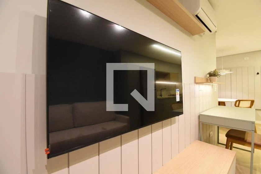 Furnished 1-bedroom apartment with open-plan gas kitchen — photo 12