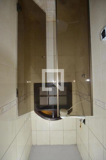 Casa mobiliada, 100 m², com varanda envidraçada