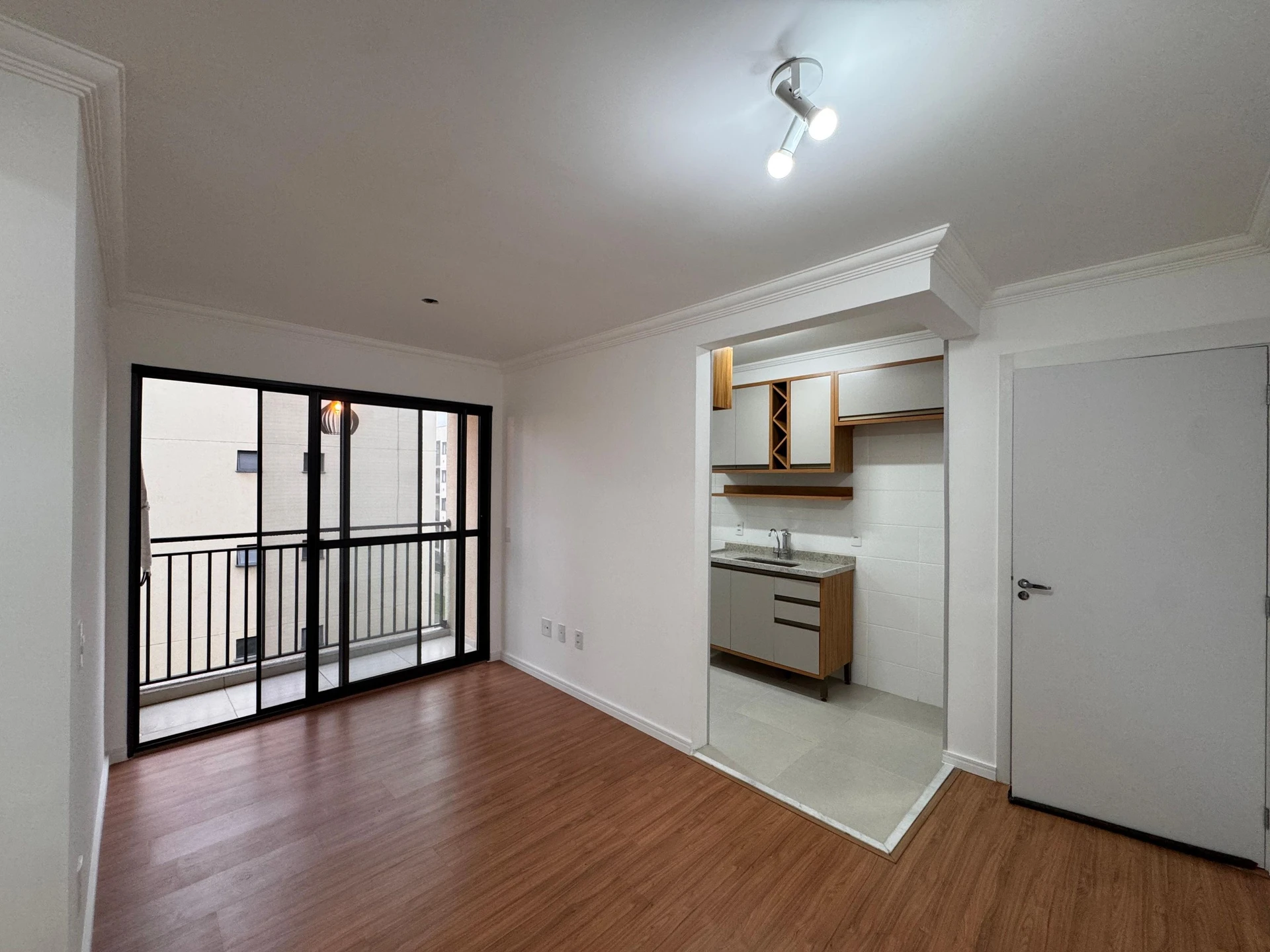 Apartment, 55 m², with wood or laminate floors — photo 5