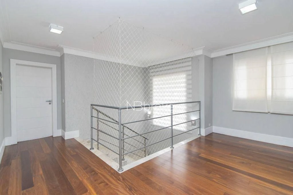 444 m² house with 4 bedrooms, private garden and parking — photo 46