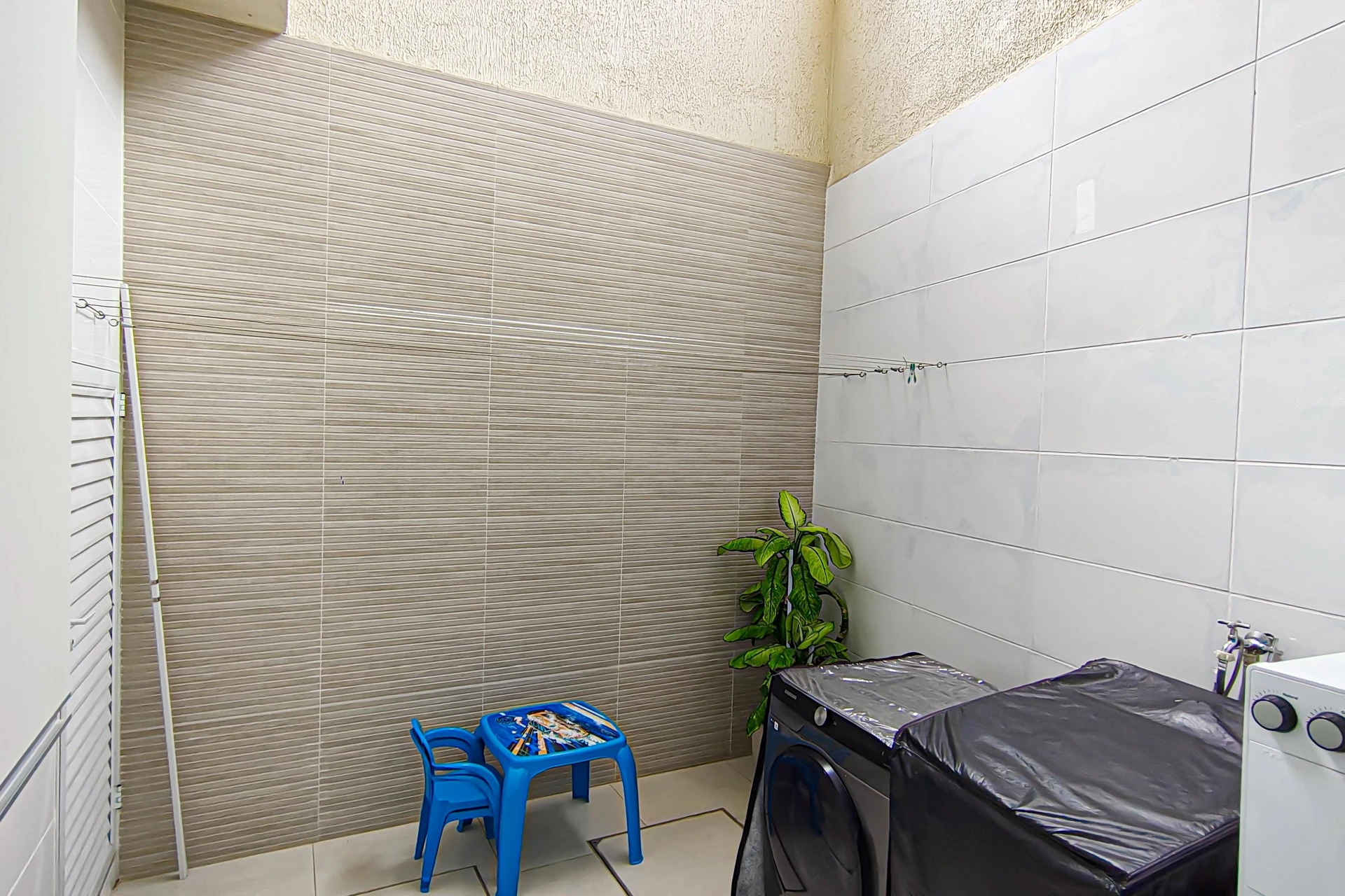 170 m² house with a dishwasher and a bathtub — photo 13