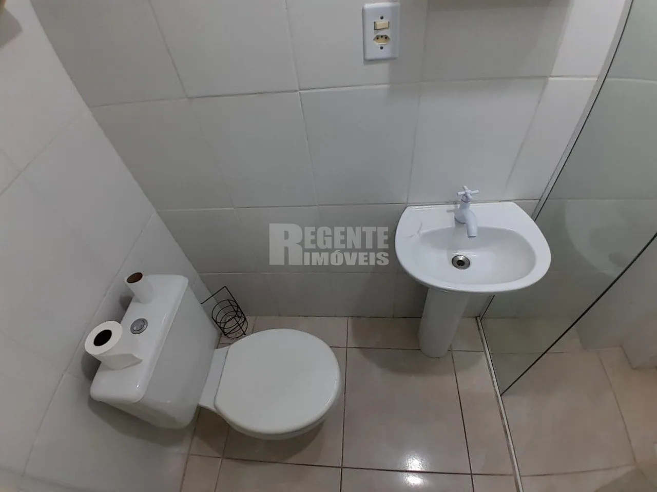 Мебльована кітнет-студія з балконом і кухнею відкритого плану — photo 8