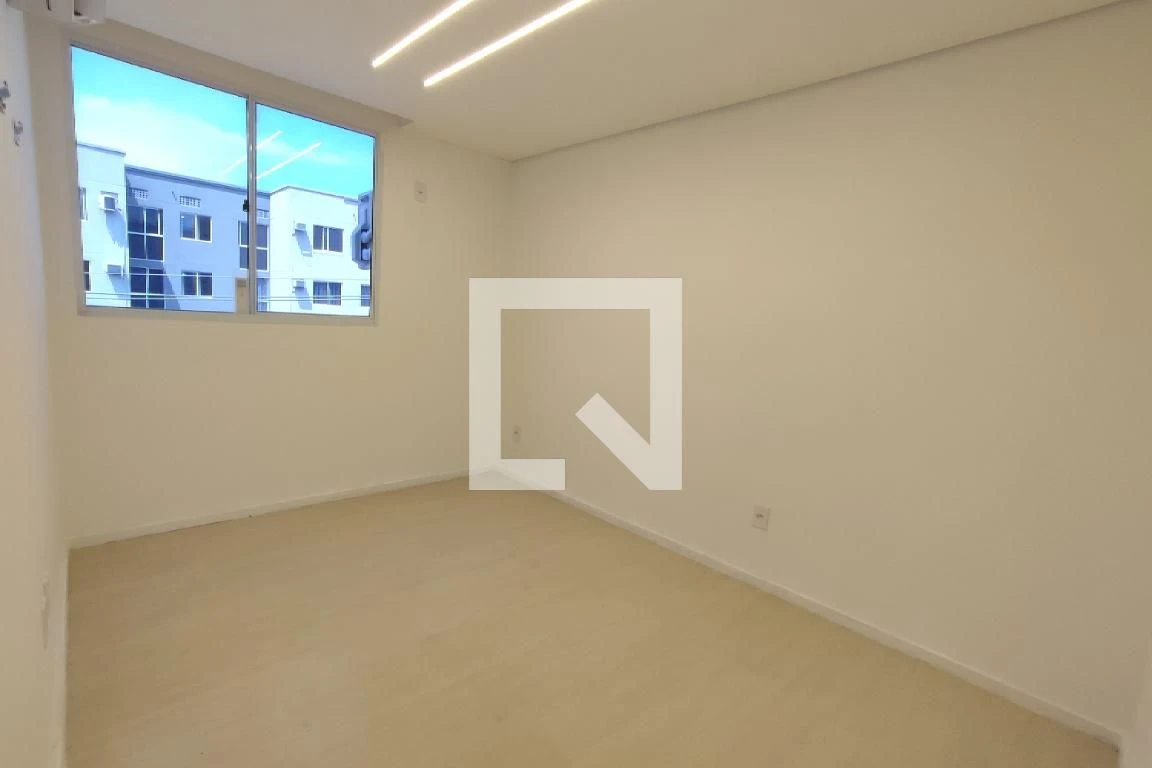 2-bedroom apartment in a building with a gym — photo 2
