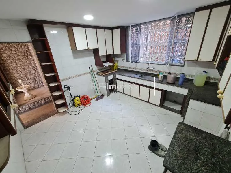 Triplex house with 4 bedrooms and 4 bathrooms — photo 2