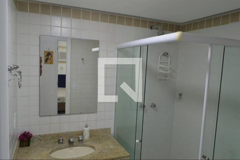 3-bedroom apartment in a building with a gym — photo 14