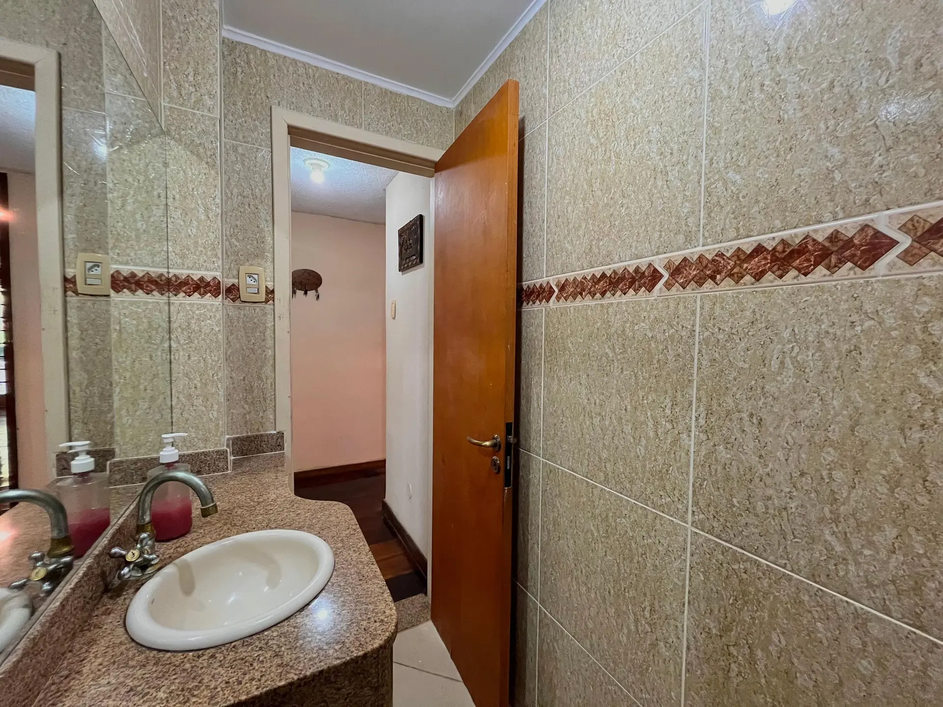Ванна та 4 спальні: будинок 350 м² — photo 2