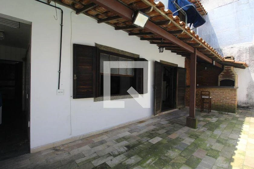 265 m² house with a home office and a bathtub — photo 18