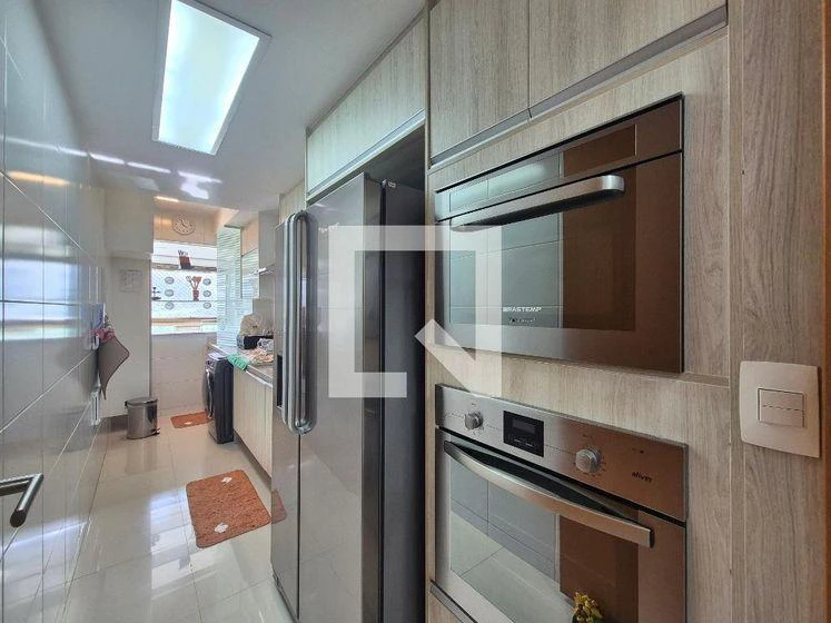 Glass-enclosed balcony in a 3-bedroom apartment, 76 m² — photo 2