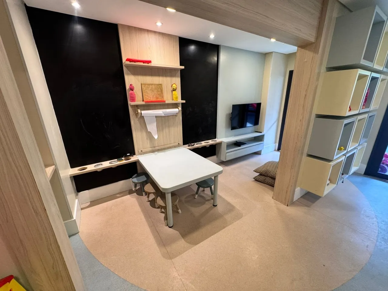 Furnished apartment with 2 bedrooms and 2 bathrooms — photo 17