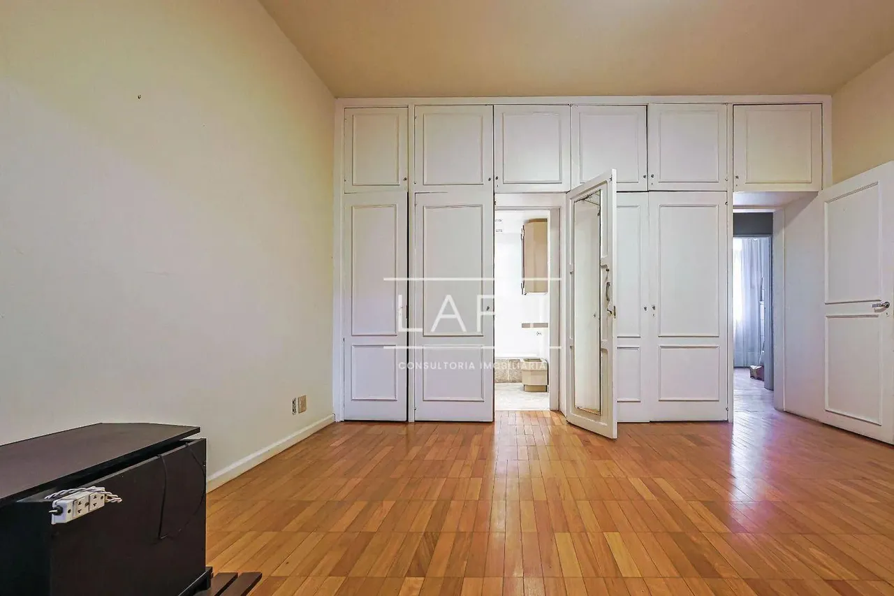 4-bedroom apartment with built-in wardrobes — photo 10