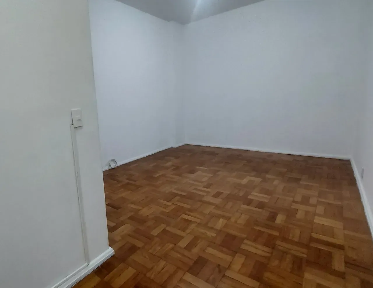 Unfurnished apartment with 3 bedrooms and 2 bathrooms — photo 12