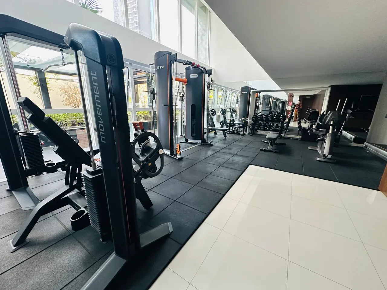 4-bedroom apartment in a building with a gym — photo 37