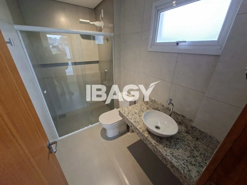 House with 3 en-suite bedrooms and 2 parking spots — photo 18