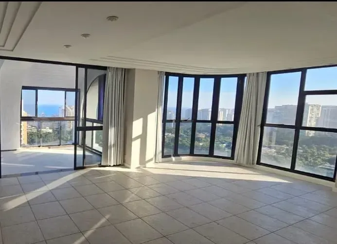 Apartment with 3 bedrooms and city plus water views — photo 18