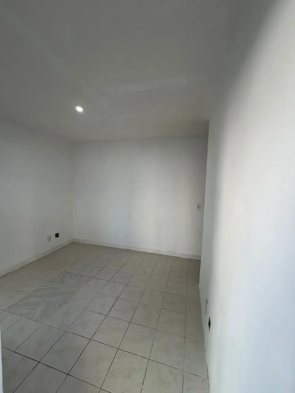 3-bedroom apartment with 2 bathrooms and glass shower — photo 14