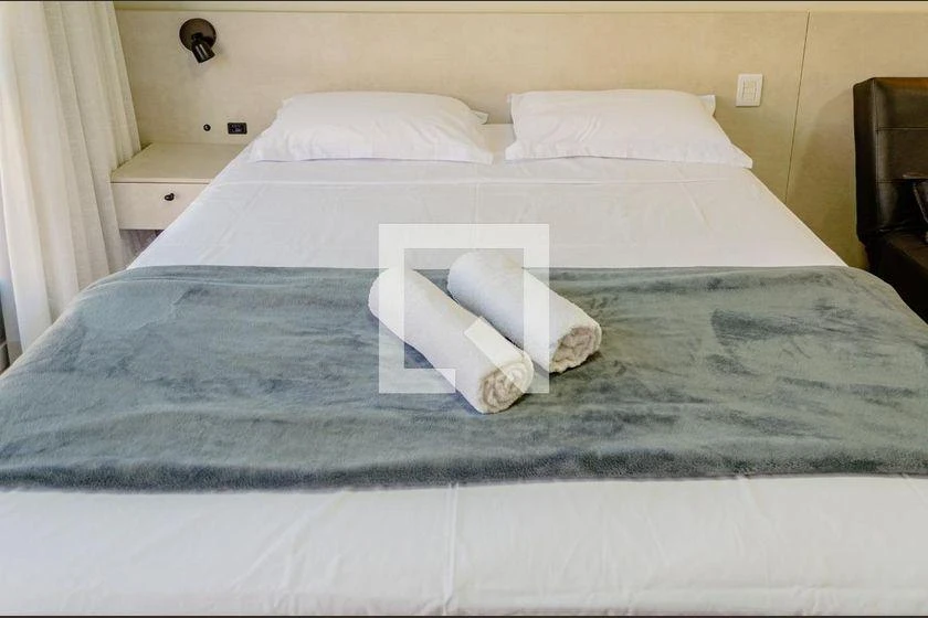 Furnished studio kitnet with kitchen-dining open plan — photo 8
