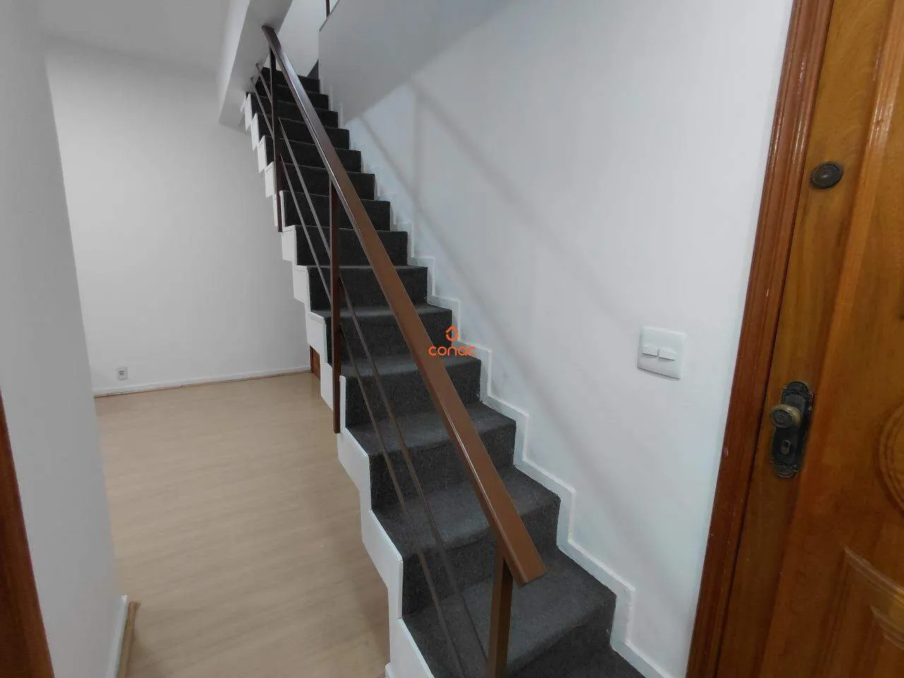 Wood or laminate floors in a 2-bedroom apartment, 88 m² — photo 19