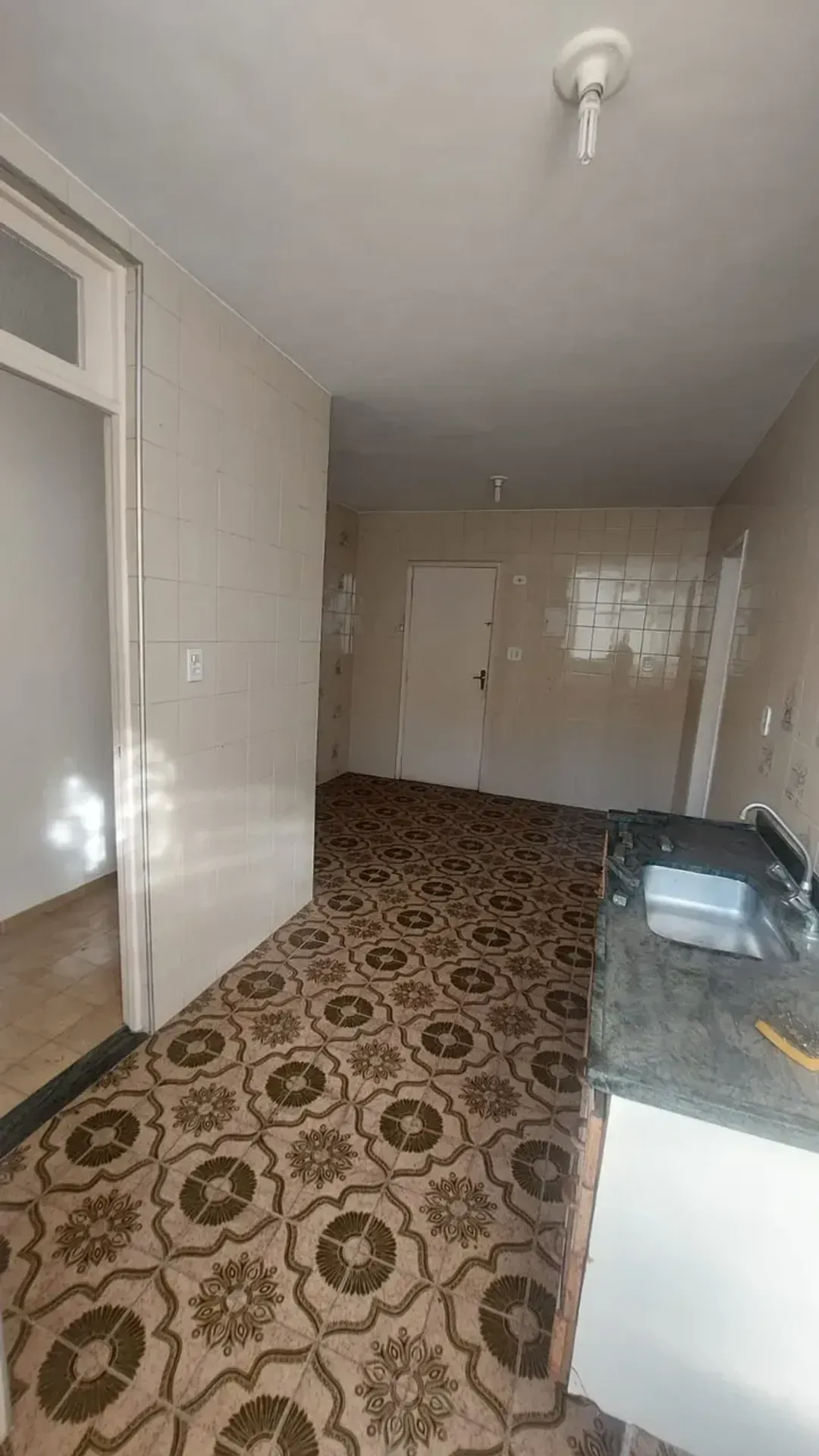 Unfurnished 2-bedroom apartment with 70 m² — photo 16