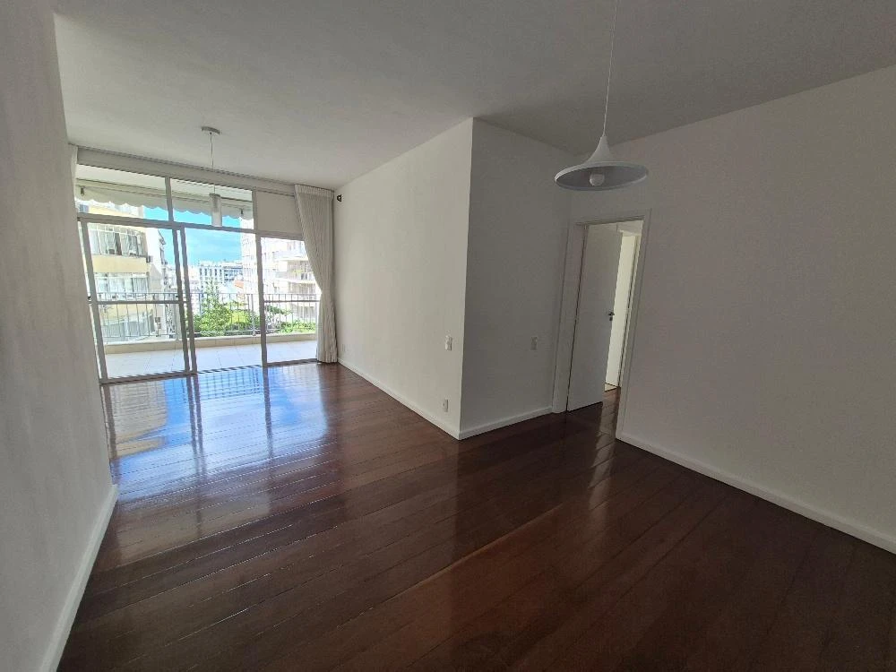 3-bedroom apartment with a mountain view in Rio de Janeiro — photo 13