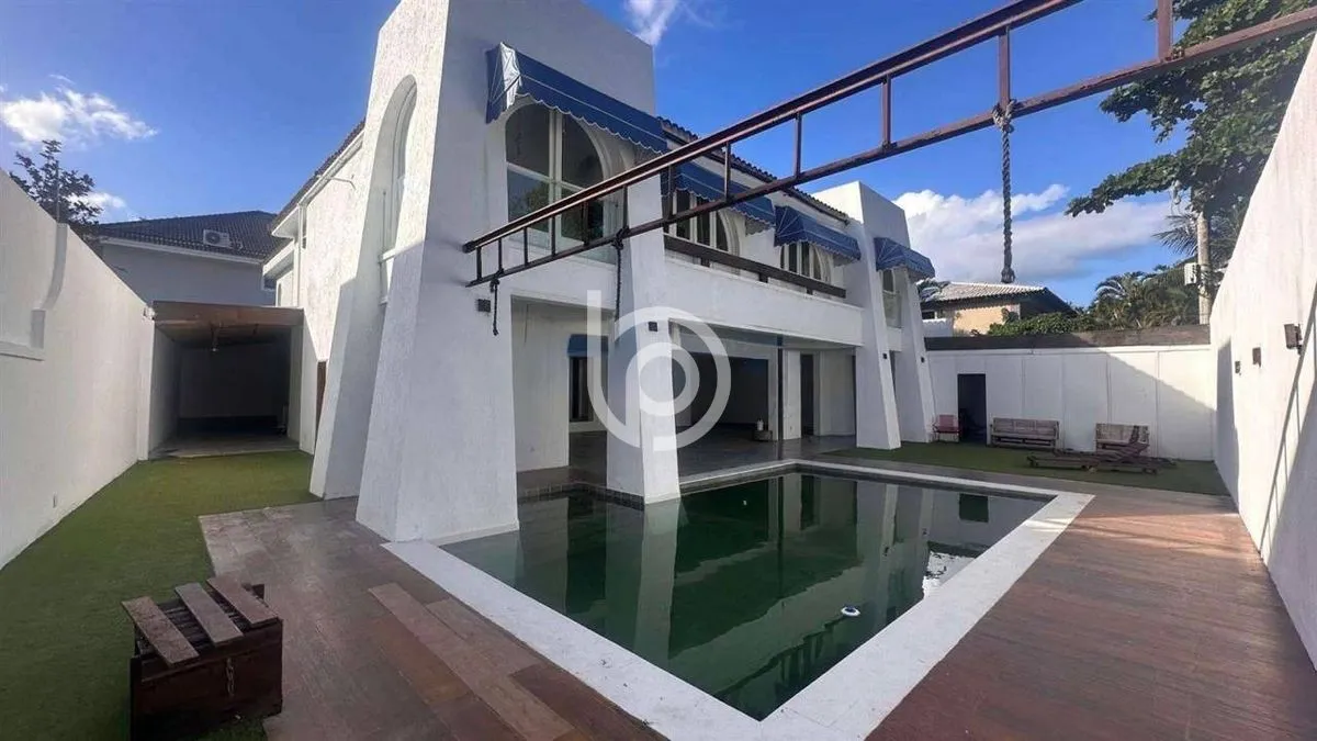Furnished house with balcony sink and 4 bedrooms — photo 12
