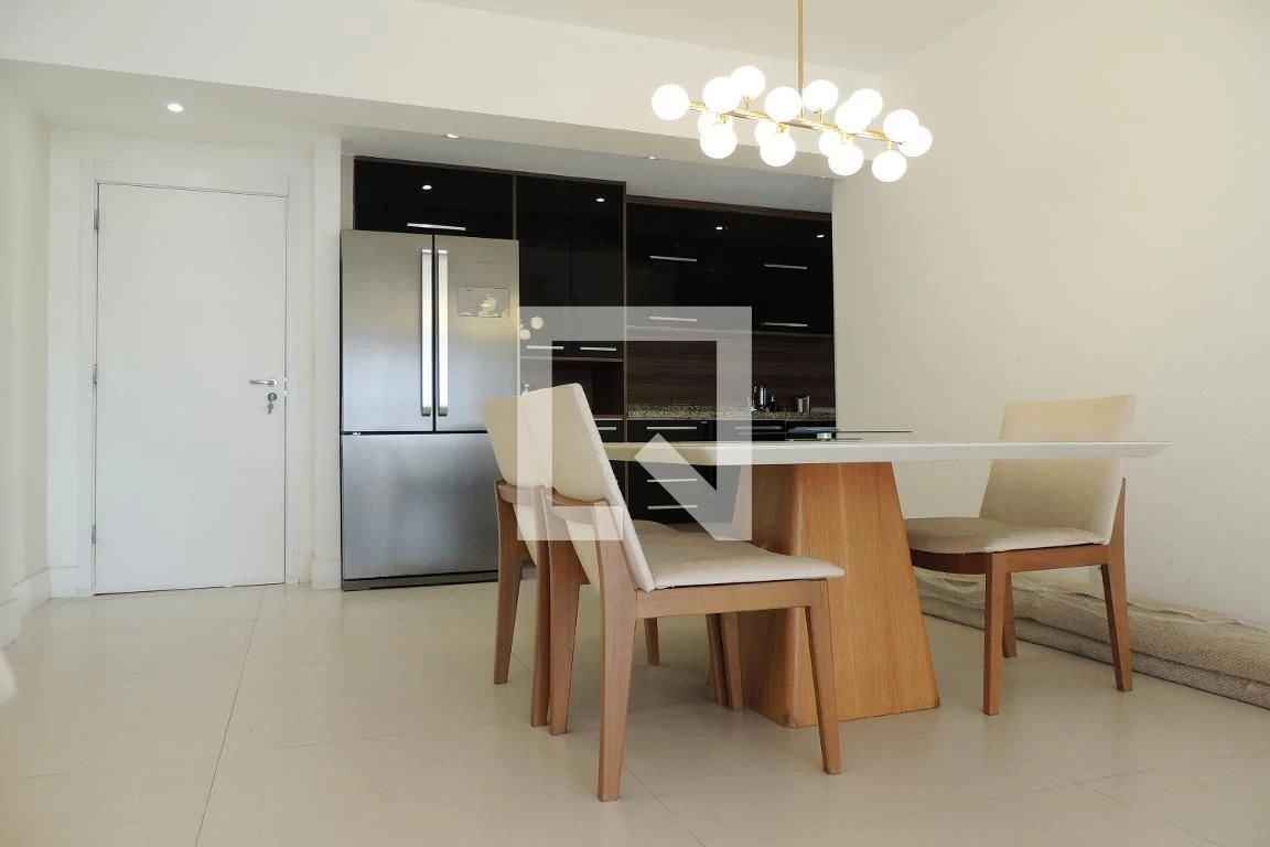 Furnished 3-bedroom apartment with 3 bathrooms and balcony — photo 50