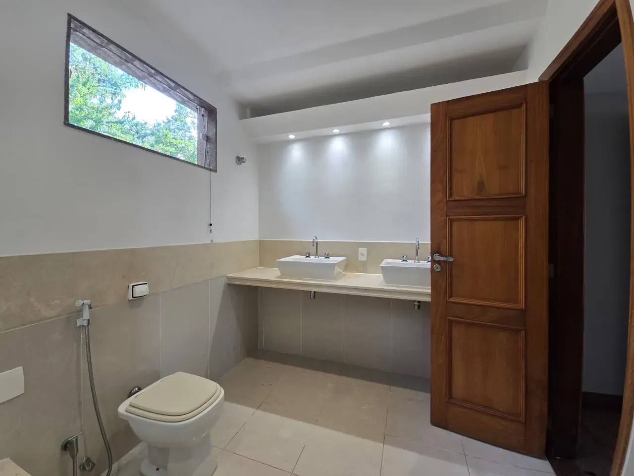 Будинок на 450 м² з 4 спальнями та кухнею з газом — photo 24