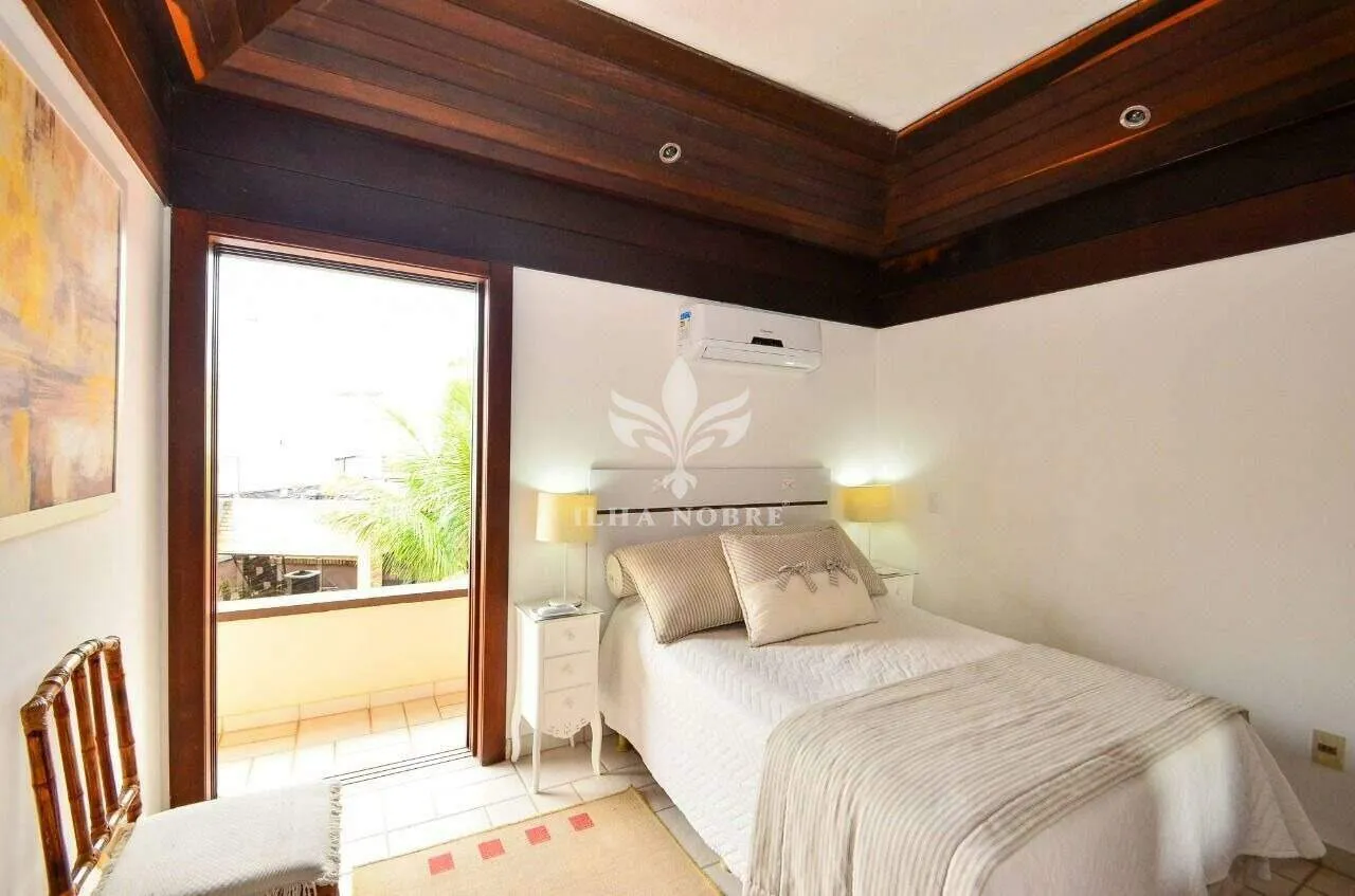 Casa mobiliada com 7 quartos e piscina ao ar livre — photo 72