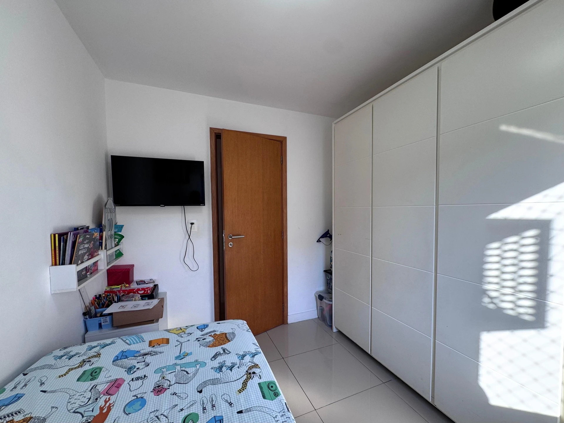 4-bedroom apartment with a glass-enclosed balcony — photo 43
