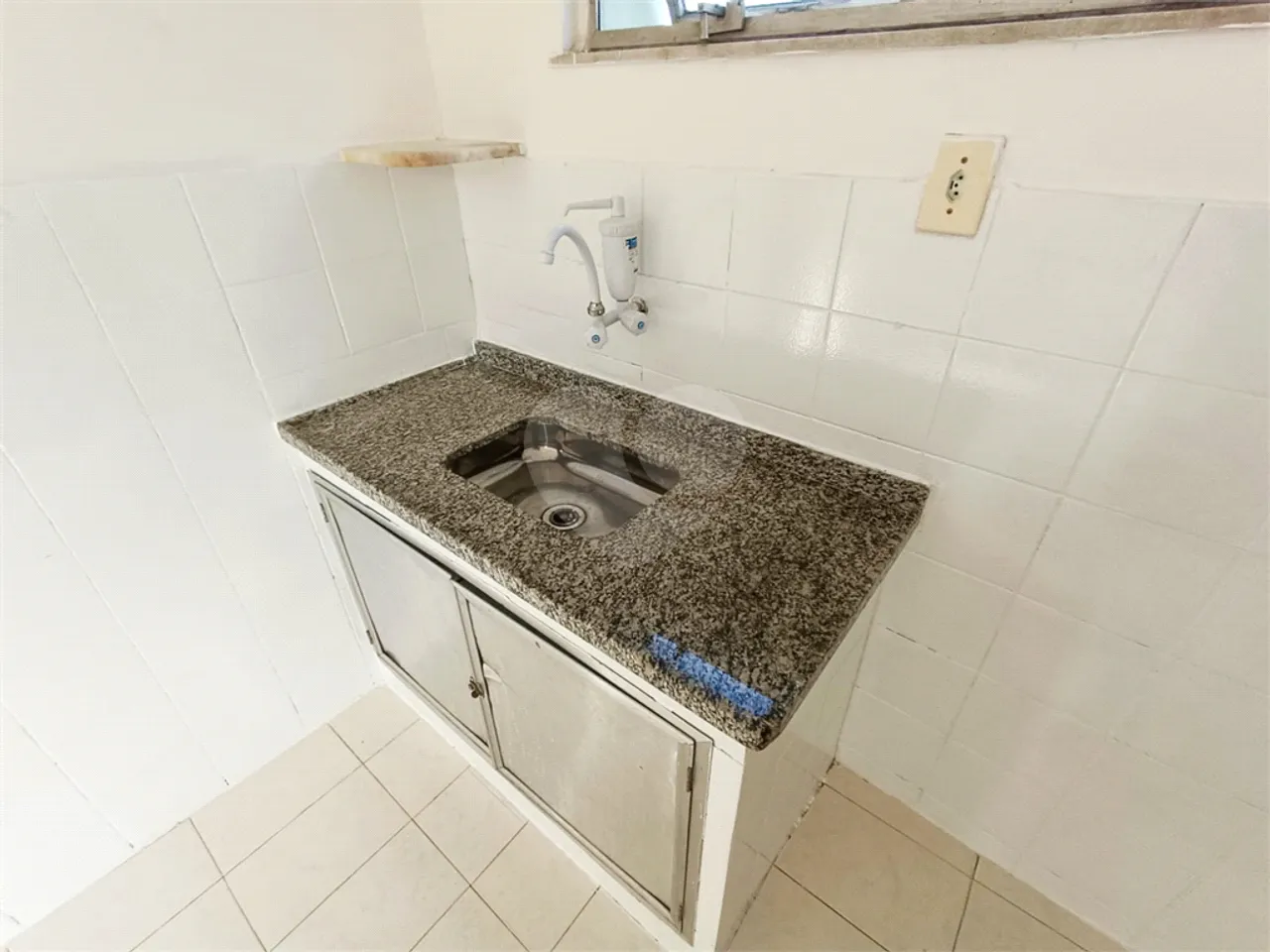 Unfurnished 1-bedroom apartment with a balcony — photo 12