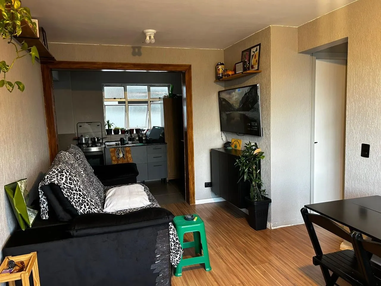 2-bedroom apartment with a washing machine