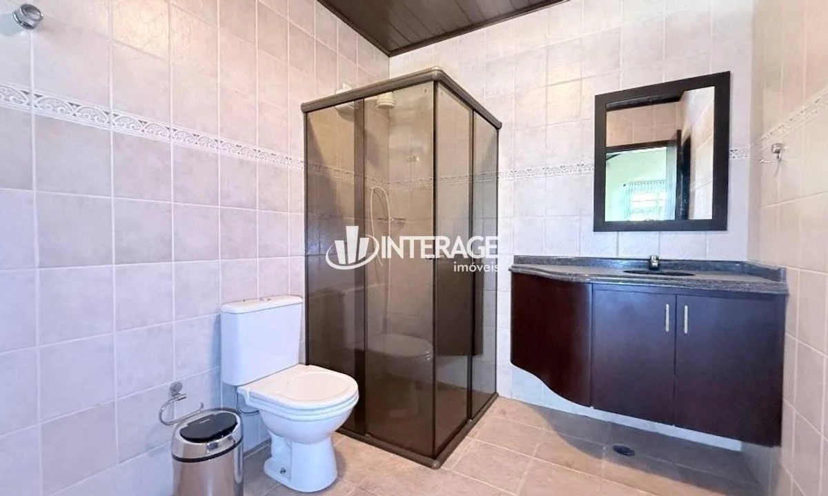 3-bedroom house with a bathtub — photo 41