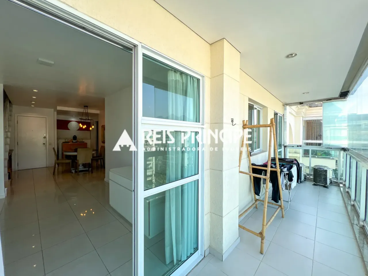 Furnished apartment with 3 bedrooms and 3 bathrooms — photo 18