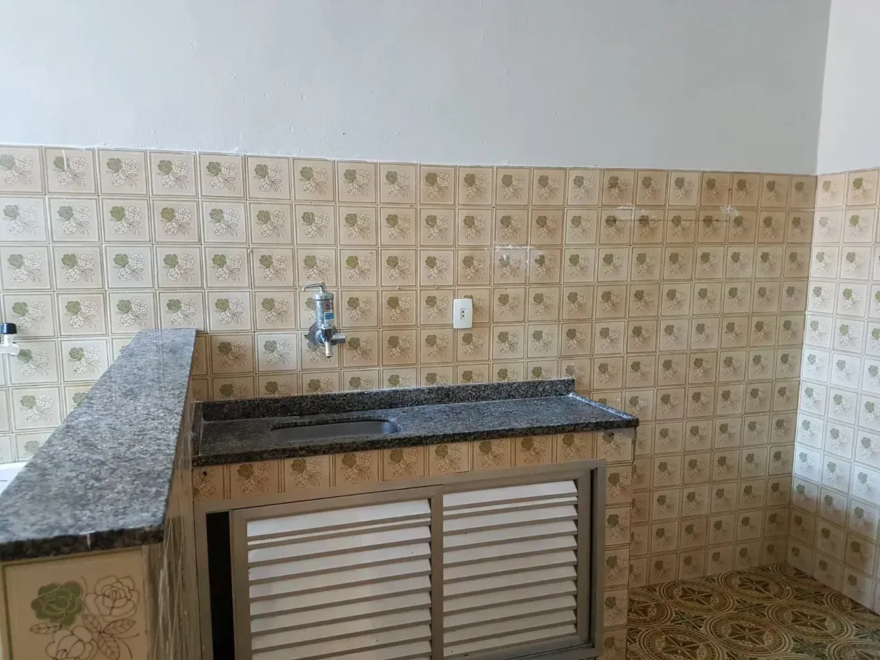 Unfurnished 2-bedroom apartment with ceramic floors — photo 15