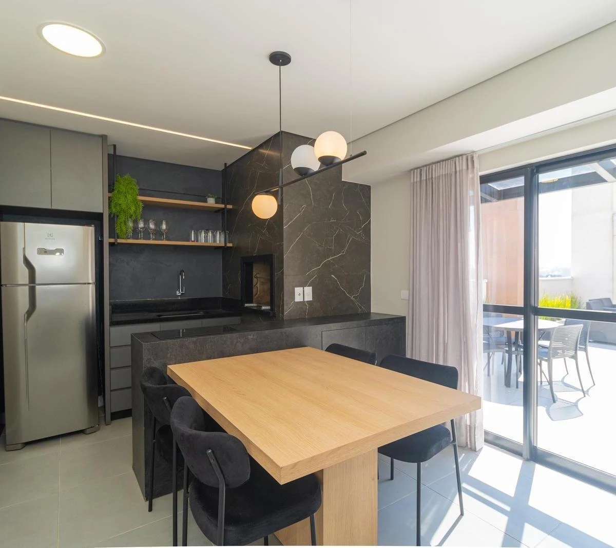 2-bedroom apartment in a building with a gym — photo 6