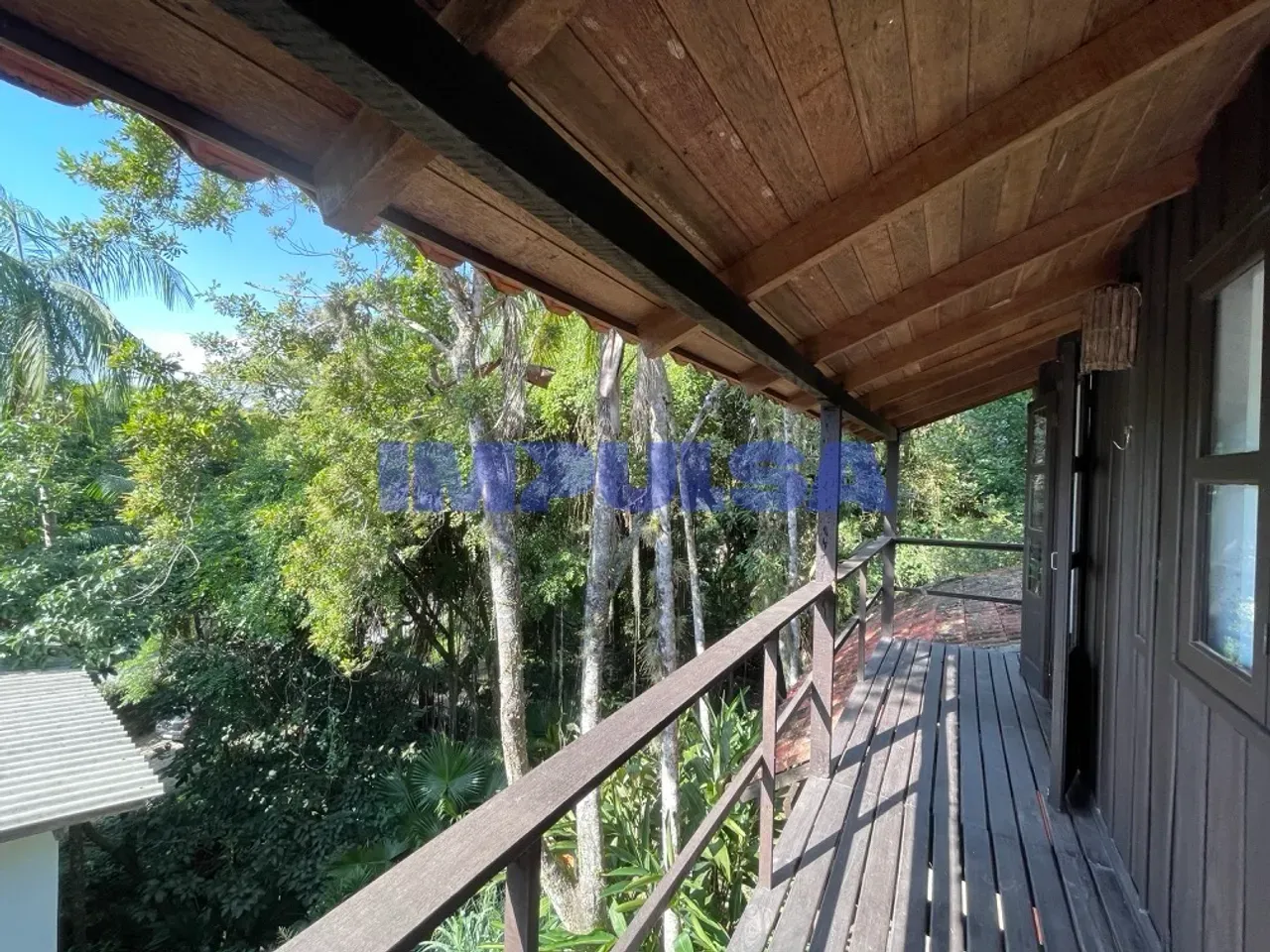 3-bedroom house with a fireplace in Florianópolis — photo 9
