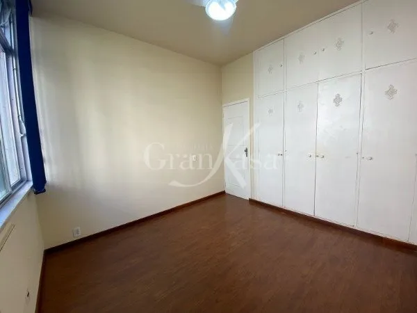 Apartment on the 6th floor with wood or laminate floors — photo 11