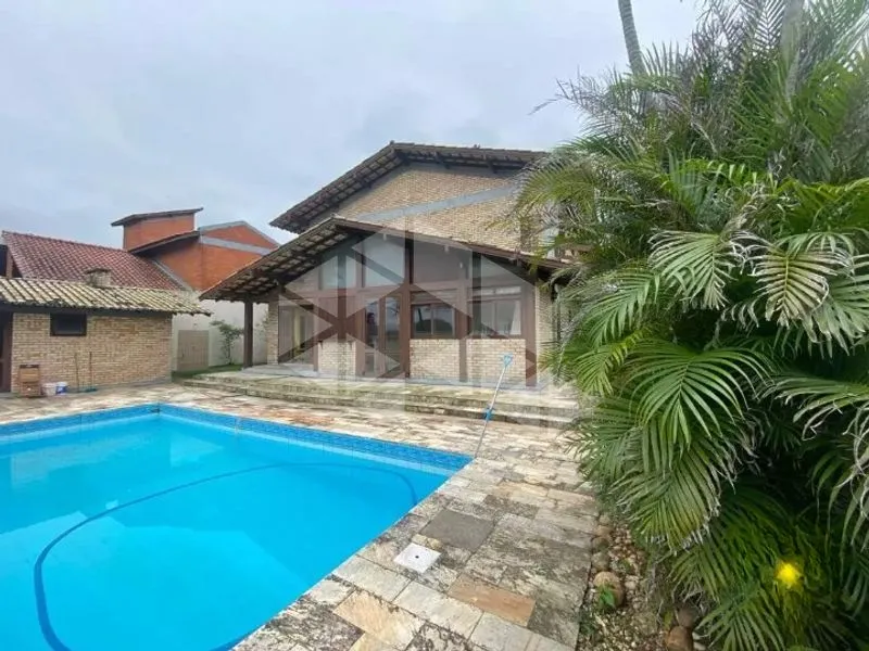 365 m² house with 7 bedrooms and a fireplace — photo 3