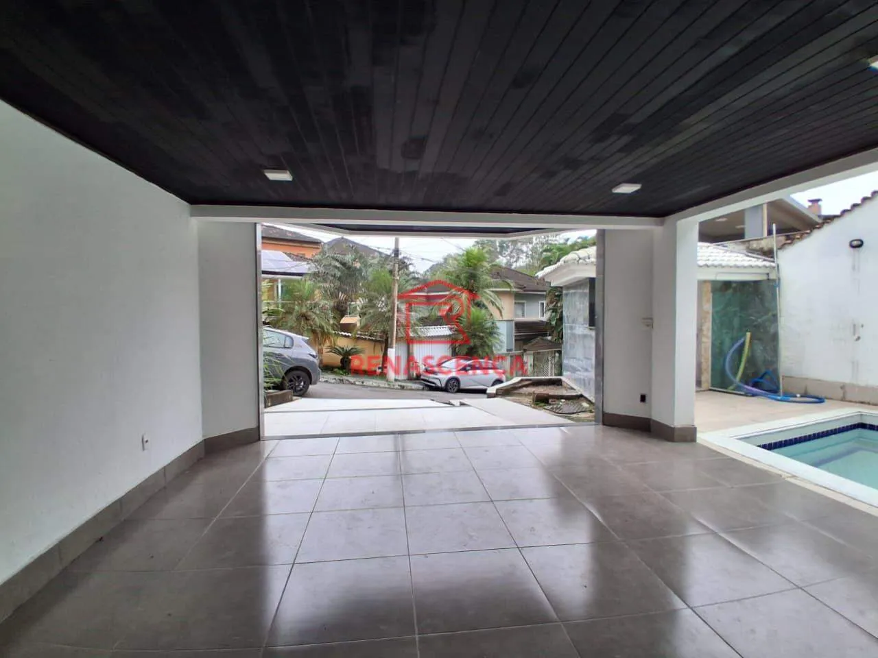 House, 300 m², with a private BBQ — photo 27